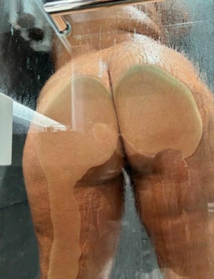 Exotic beauty with a Booty