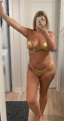 Tall 5'9 sexy blonde in Fort Lauderdale for a brief time