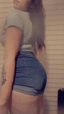 Available RIGHT NOW 💋💋