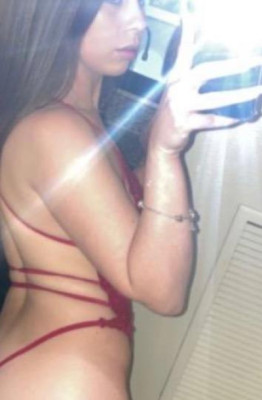 Pretty & Petite 🎀💦