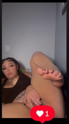 bombshell brunette ❤️❤️