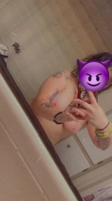 new here !!!! new to getting dicked down 🤷🏼♀