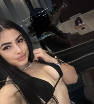 Natural. 100% Real. Latina Papi