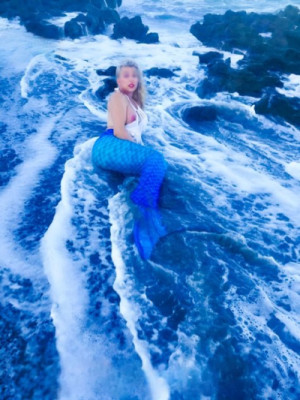 A Wet Dream Cum True: A Murmaid With Sweet Unfinned Feet !!!