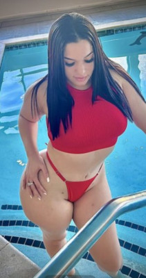 Hola soy una rica chica latina que recién llega a la ciudad