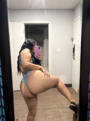 Beautiful face and natural body 👅