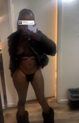 FETISH AD ONLY EBONY AT YOUR SERVICE BABY