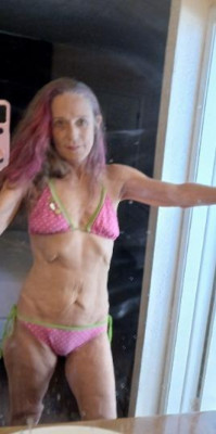 MILF staying @ Ft Lauderdale Beach Resort and Suites on A1A.